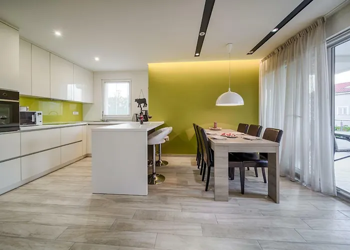 Apartment Rova *
